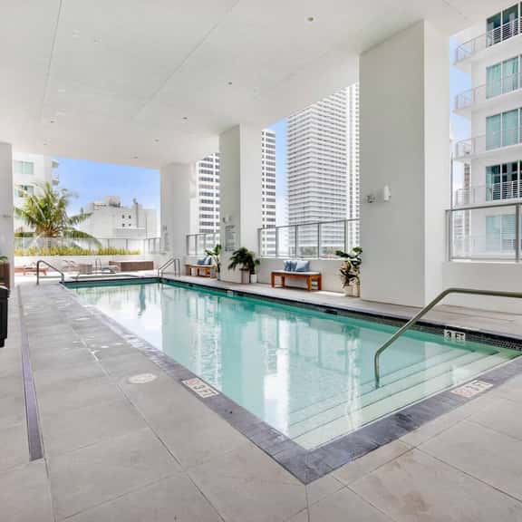 Luxury Stay in Brickell • 1BR • Pool & Gym - Image 1