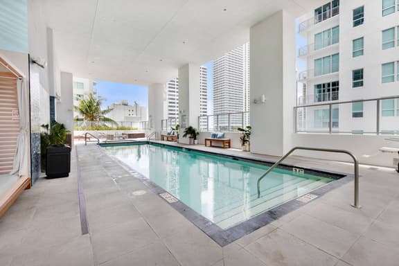 Luxury Stay in Brickell • 1BR • Pool & Gym - Image 1